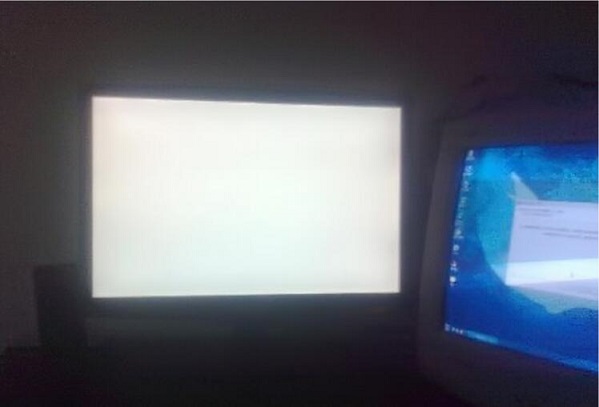 联想电脑屏幕白屏